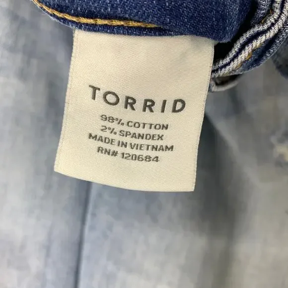Torrid Bermuda Shorts Womens Size 24 Light Wash Stretch Denim Distressed - Picture 6 of 6